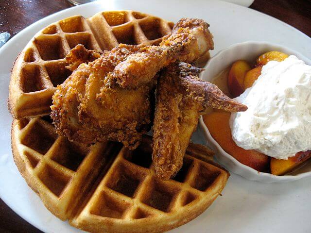 640px-Chicken_and_waffles_with_peaches_and_cream